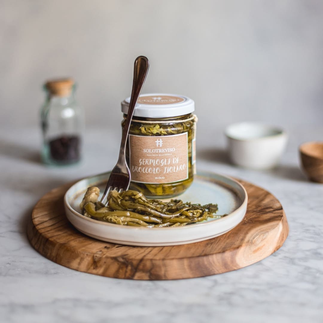 Germogli di broccolo fiolaro in olio extra vergine di oliva  -  SoloTreviso - vaigustando